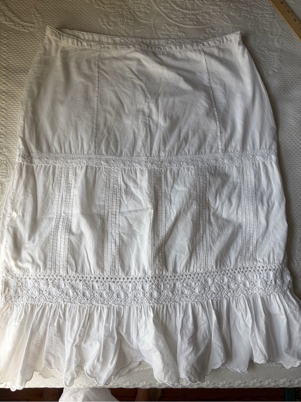 Old navy white skirt with crocheted trim